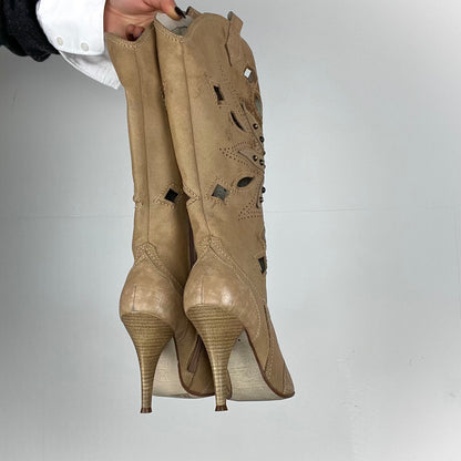 heeled boots, UK 6