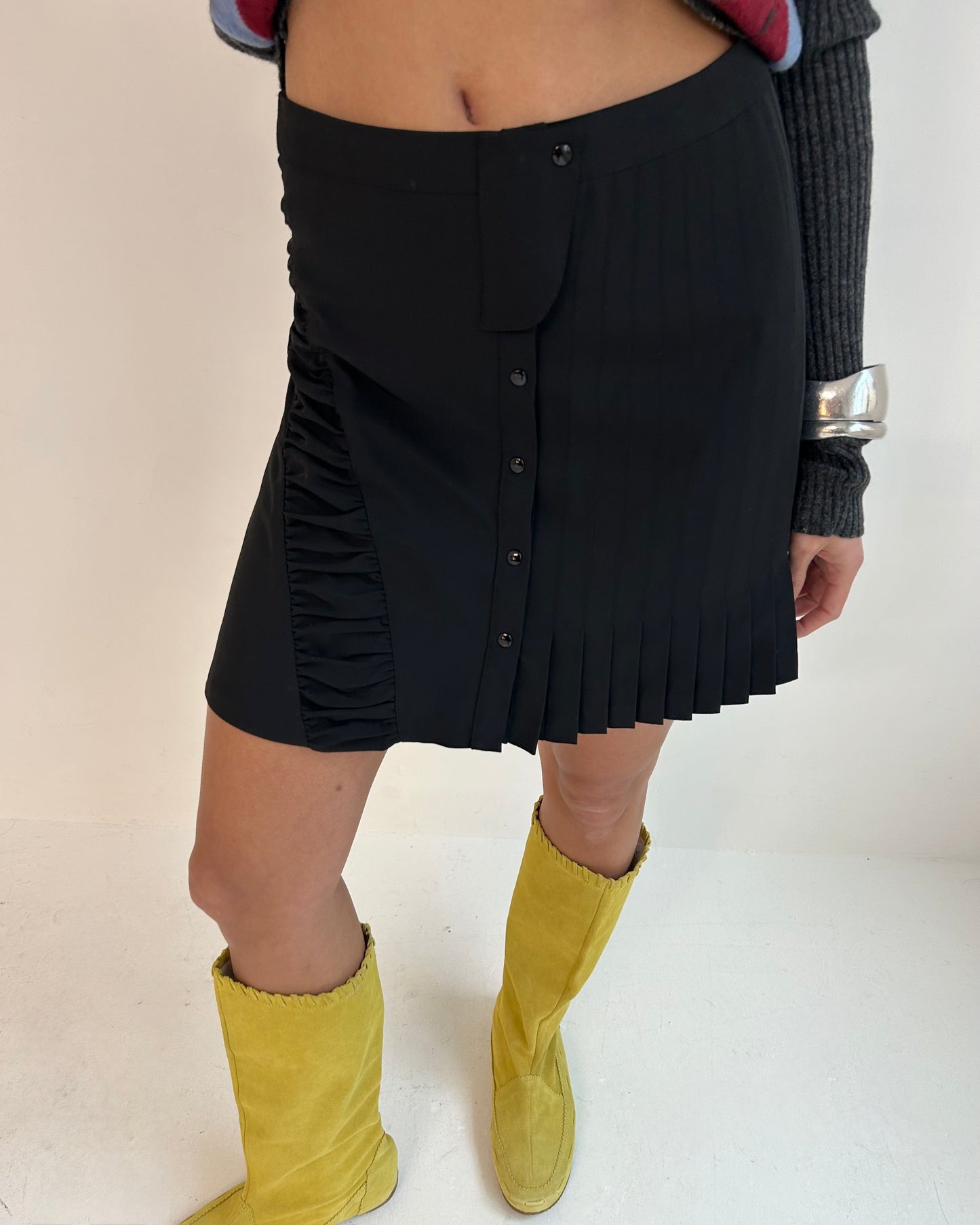 pleated skirt