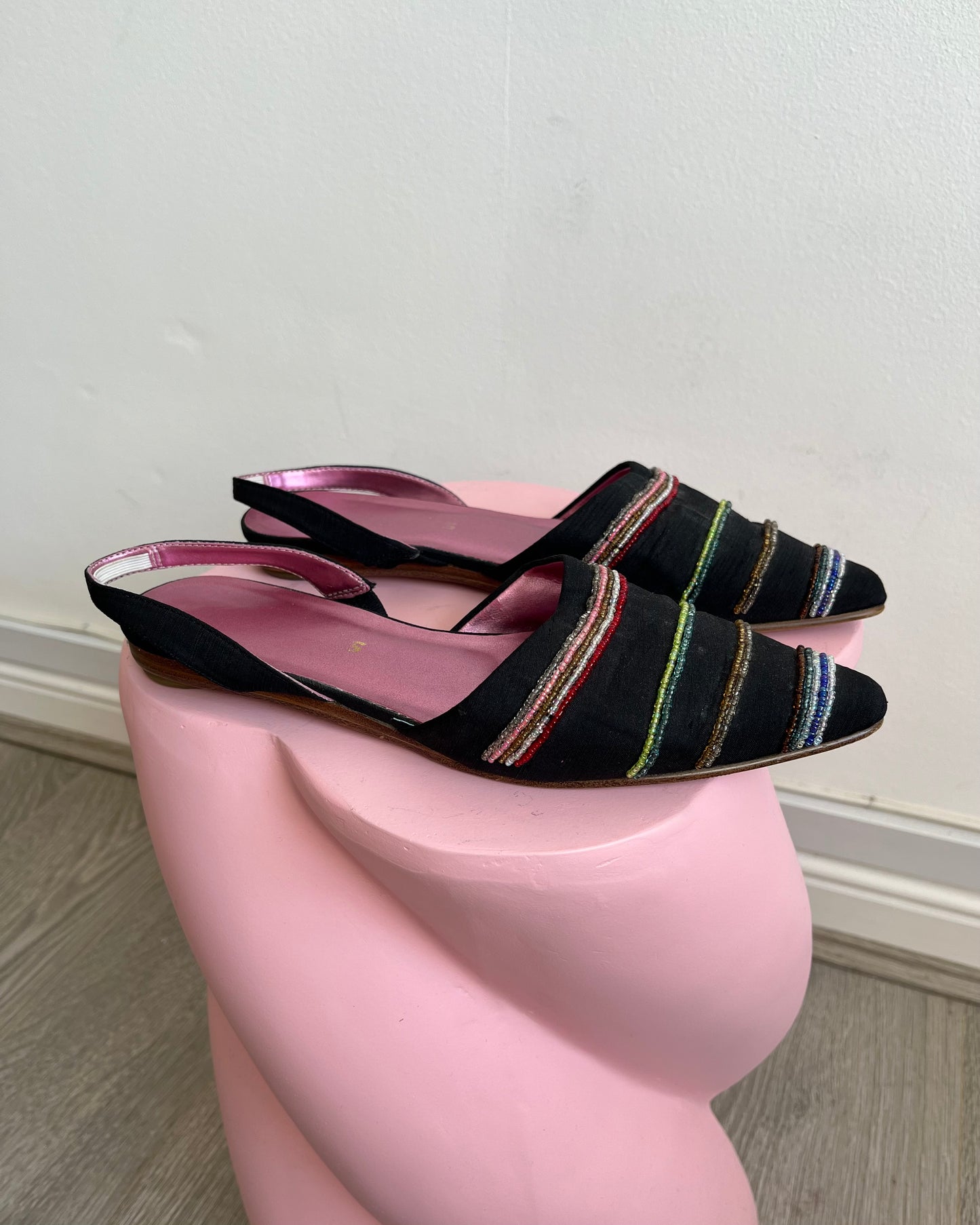 beaded flats, UK 5.5